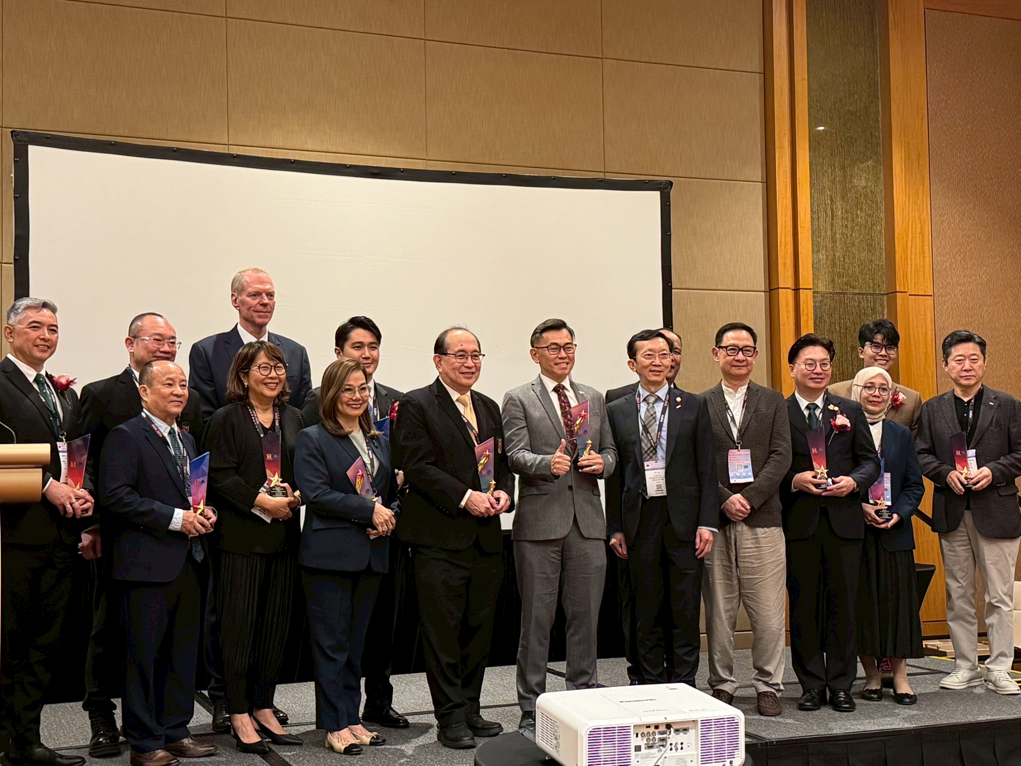 LINE_ALBUM_IDEM 2026_260420_39.jpg (1.78 MB)